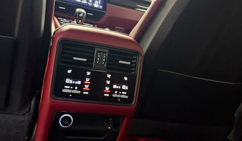 
								Porsche Cayenne Coupe Turbo GT full									